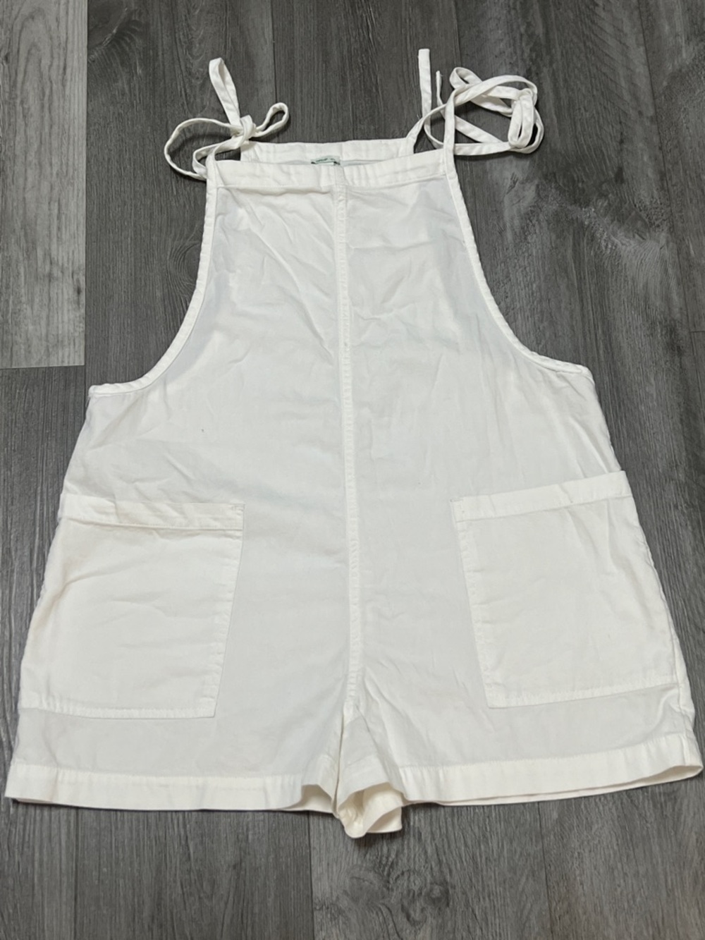 Aerie Woman’s  Tie-Strap Romper with Front Pockets: size M